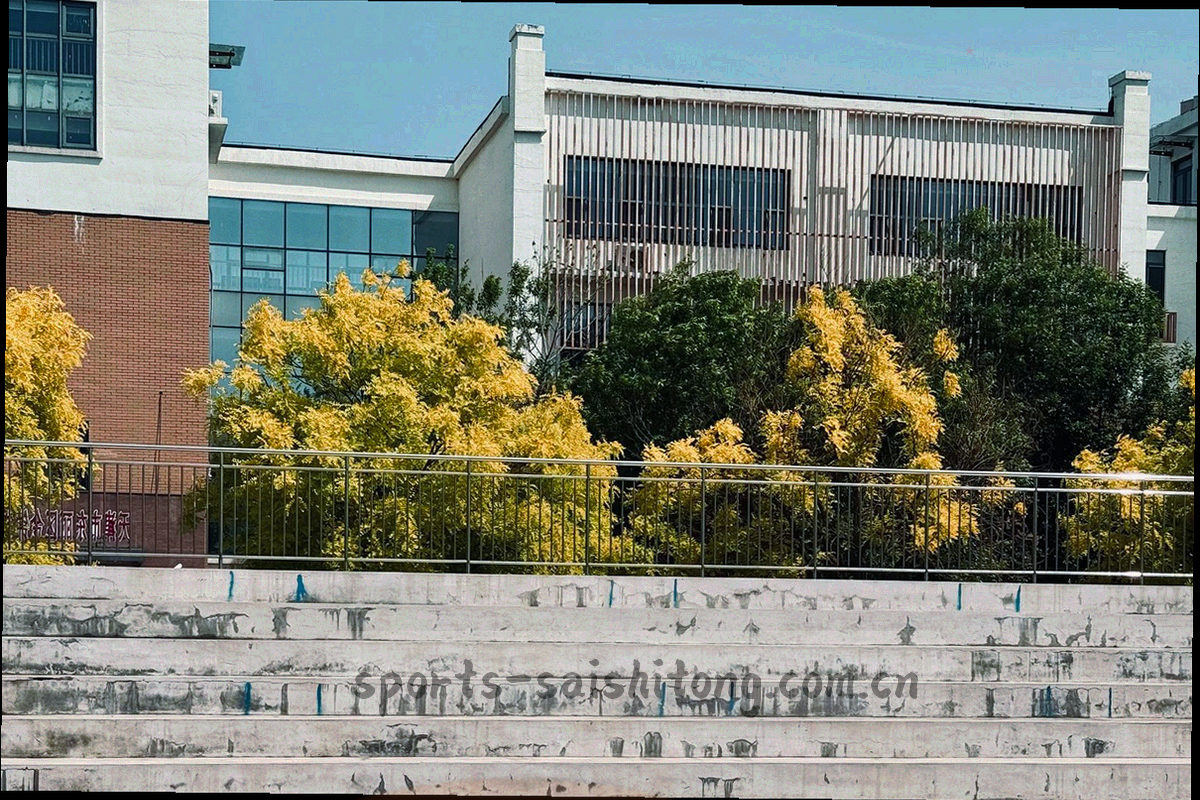 多层半透明面板错位排列的抽象界面分层图形，霓虹绿细线标注面板之间的连接关系